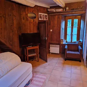 Maison Du Pays De Salers Dans Le Parc Des Volcans D'auvergne Hébergement de vacances Saint-Projet-de-Salers